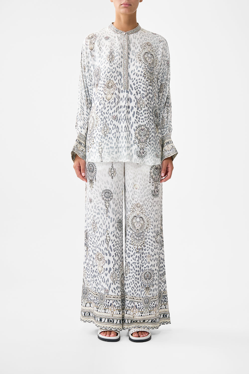 CAMILLA_00035687_RELAXED_PLACKET_DETAIL_SHIRT_MARBLE_HEAVEN_MODEL_1