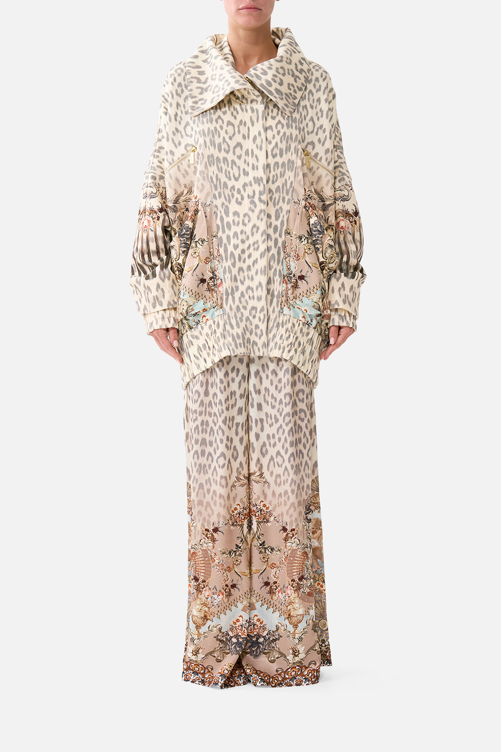 CAMILLA_00040917_OVERSIZED_JERSEY_PARKER_JACKET_ARANJUEZ_ANIMALIA_MODEL_1