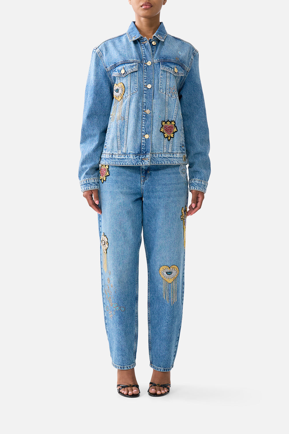 CAMILLA_00041109_MILLA_TURKIYE_TALISMAN_RELAXED_JACKET_DENIM_MODEL_1