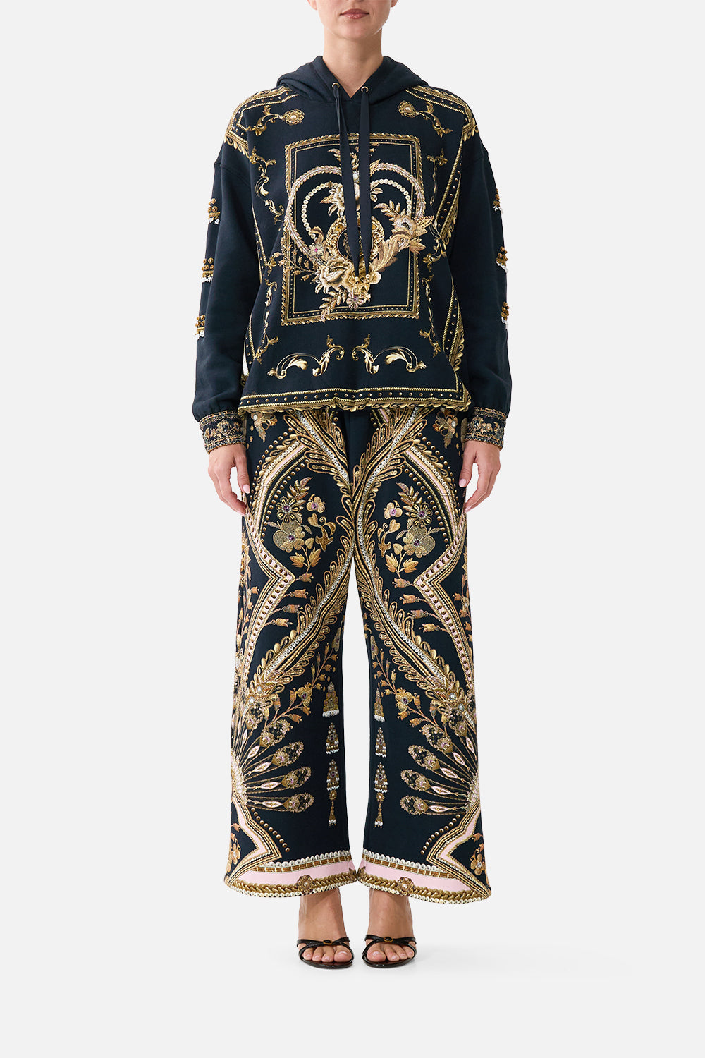 CAMILLA_00041299_HOODIE_WITH_POCKETS_TAURUS_RISING_MODEL_1