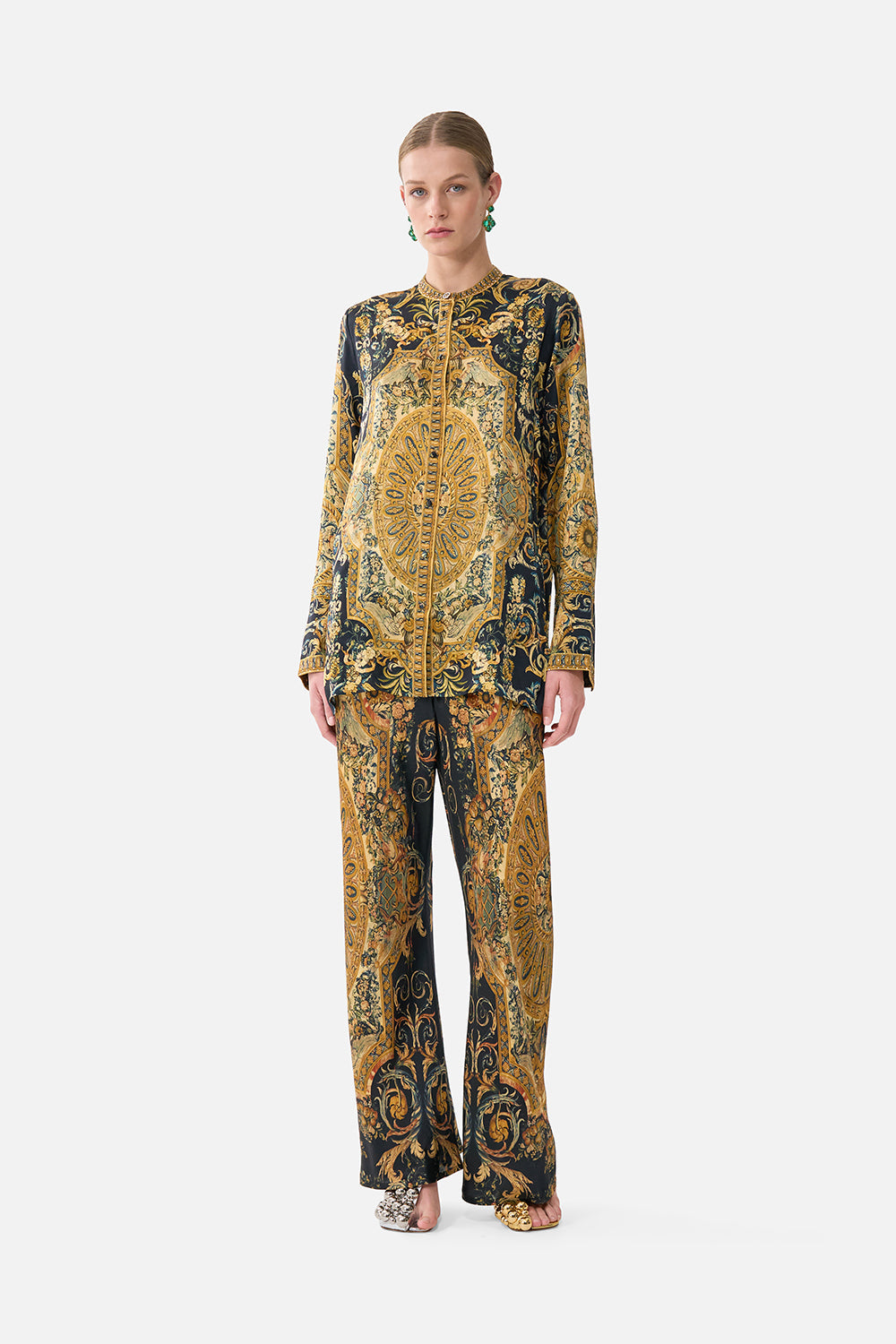 CAMILLA_00043196_BUTTON_DOWN_SHIRT_MUSEUM_MEMOIRS_MODEL_1