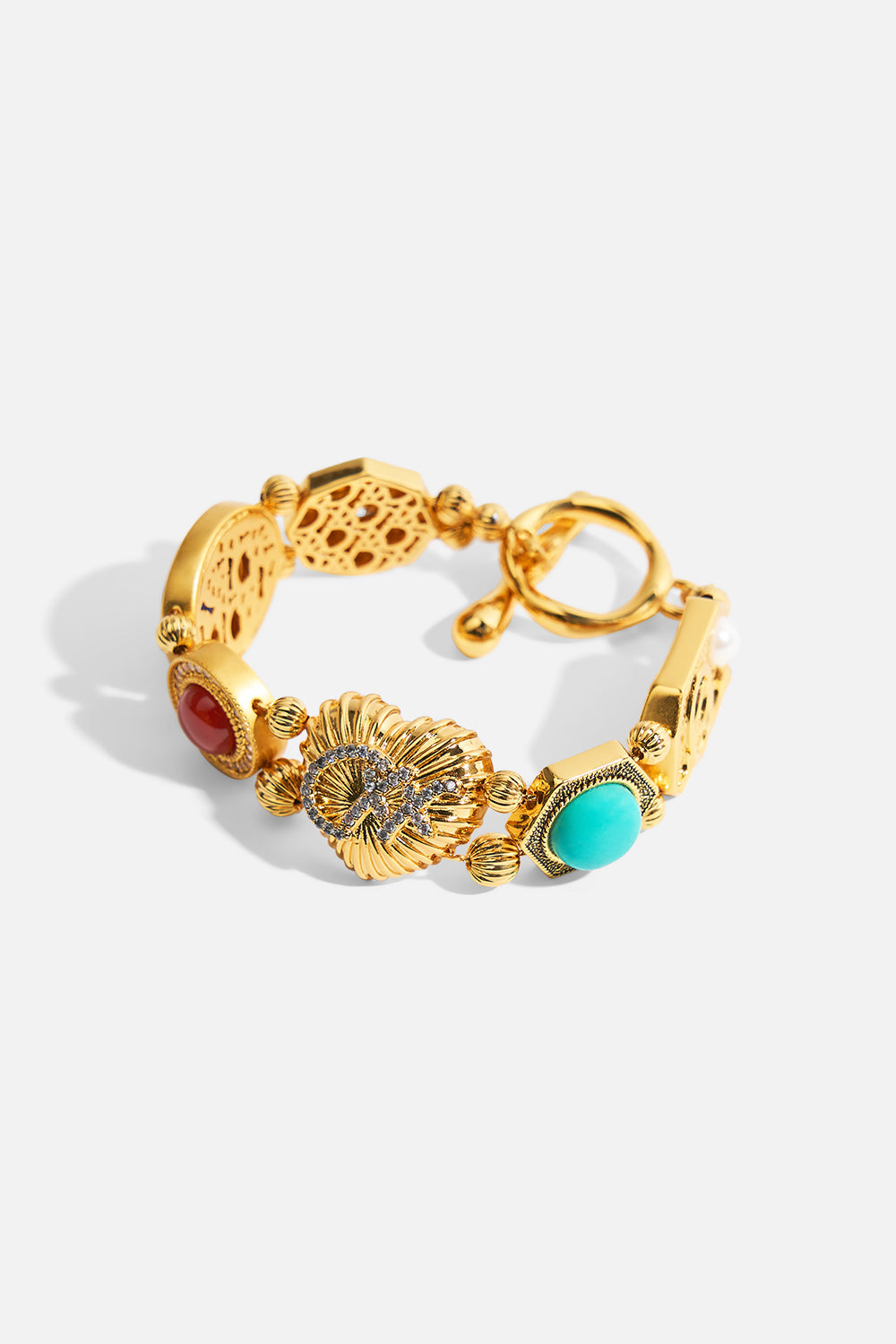 CAMILLA_00043385_MY_CAMEO_ROMEO_STATEMENT_BRACELET_GOLD_GHOST_1