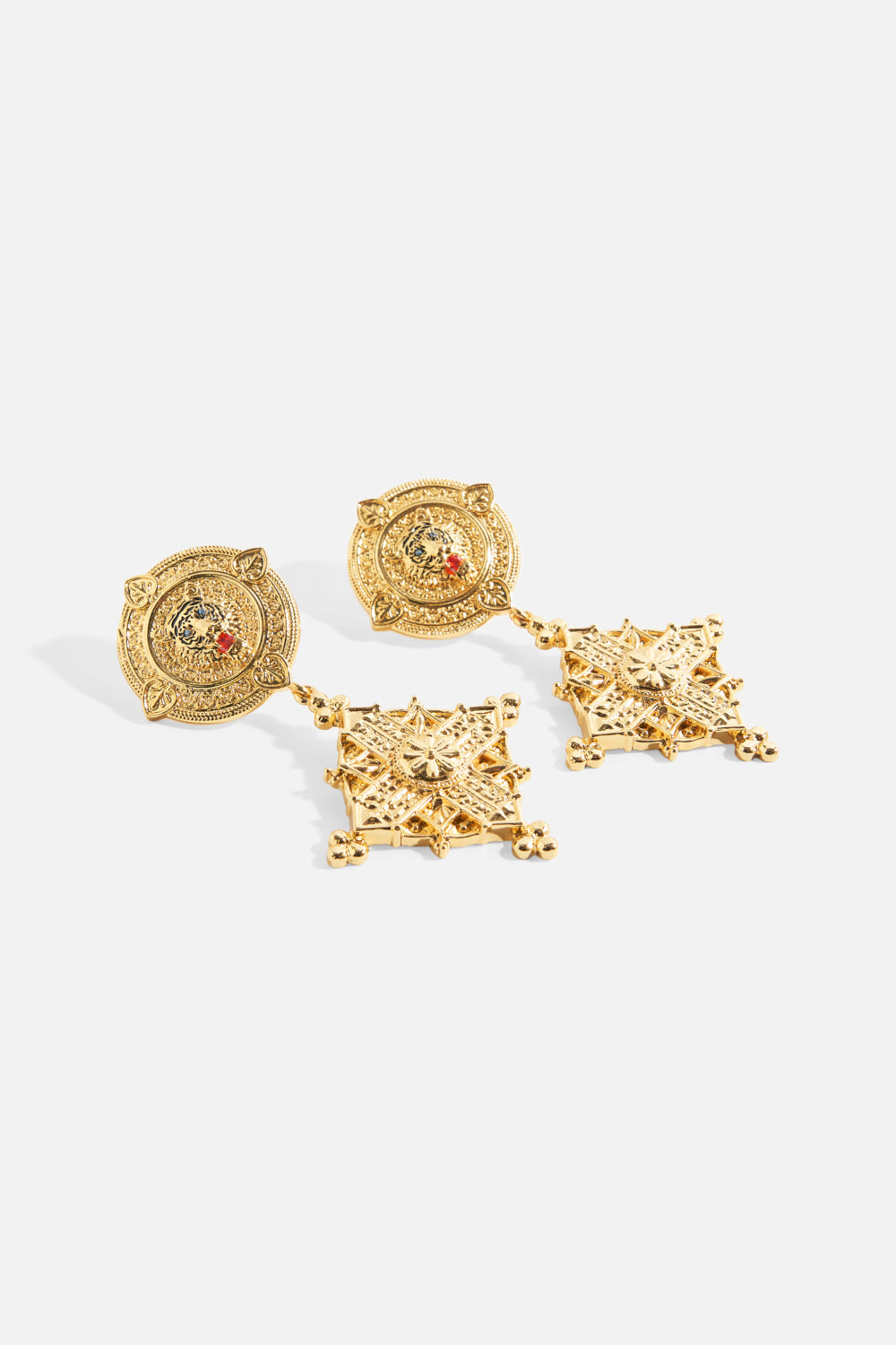 CAMILLA_00045308_GOLDEN_ARMOUR_PENDANT_EARRINGS_GOLD_GHOST_1_9fc0d7e6-7822-45a7-927d-61f8d1b745f2